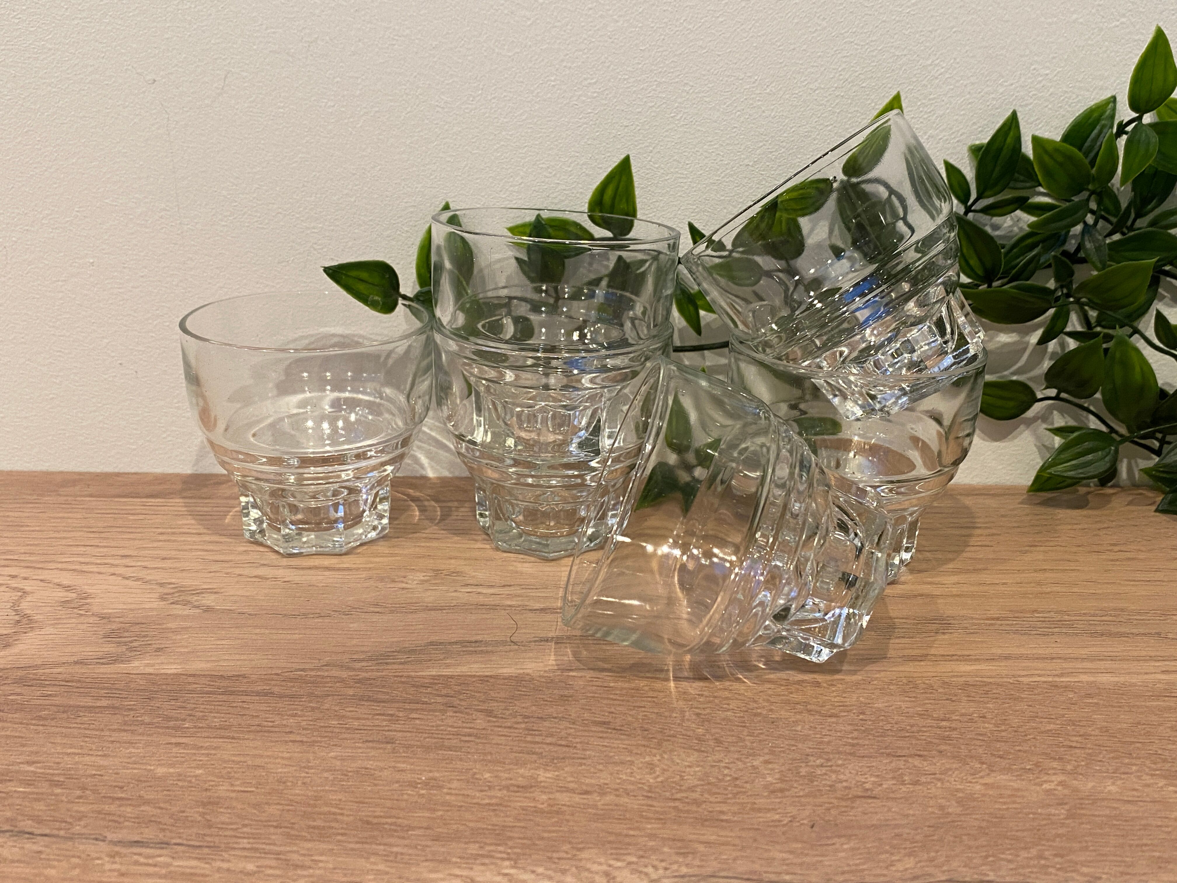 6 vintage glasses