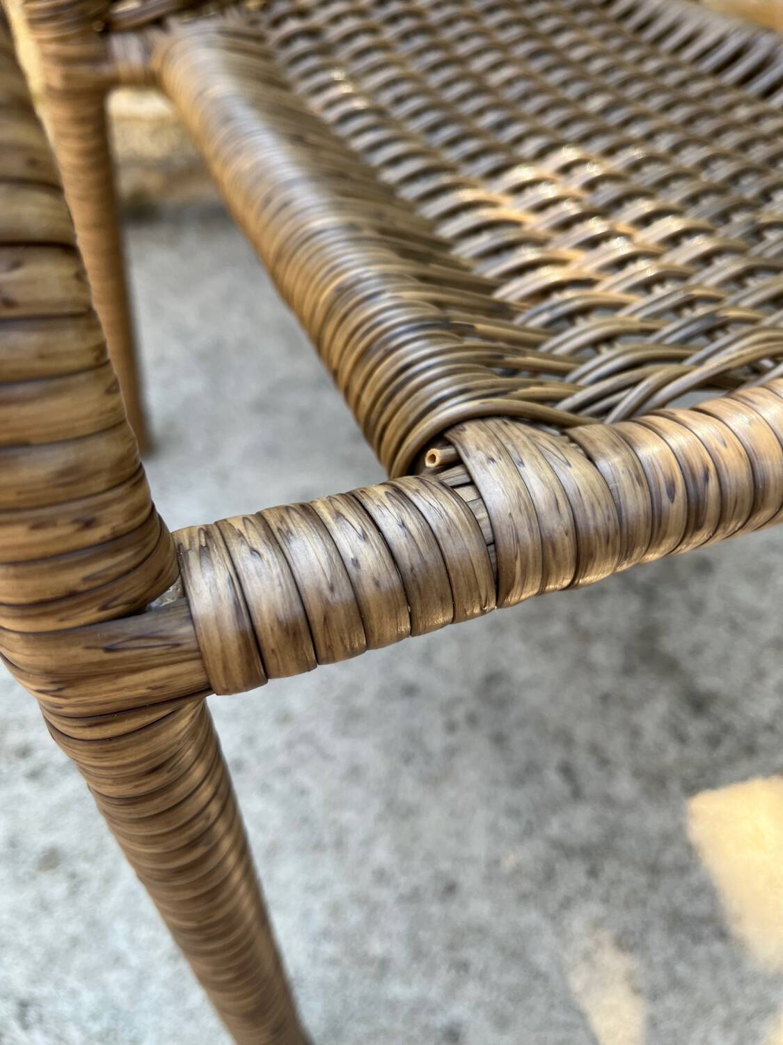 Small children's chair in beige scoubidou.