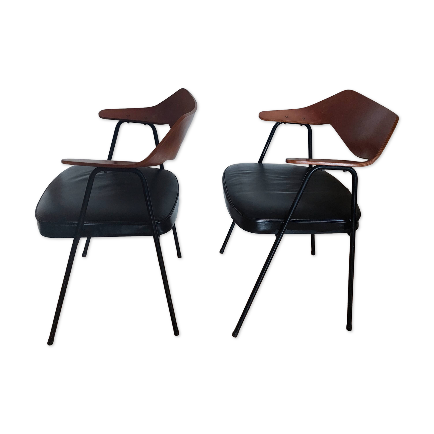2 fauteuils modèle 675 par Robin Day