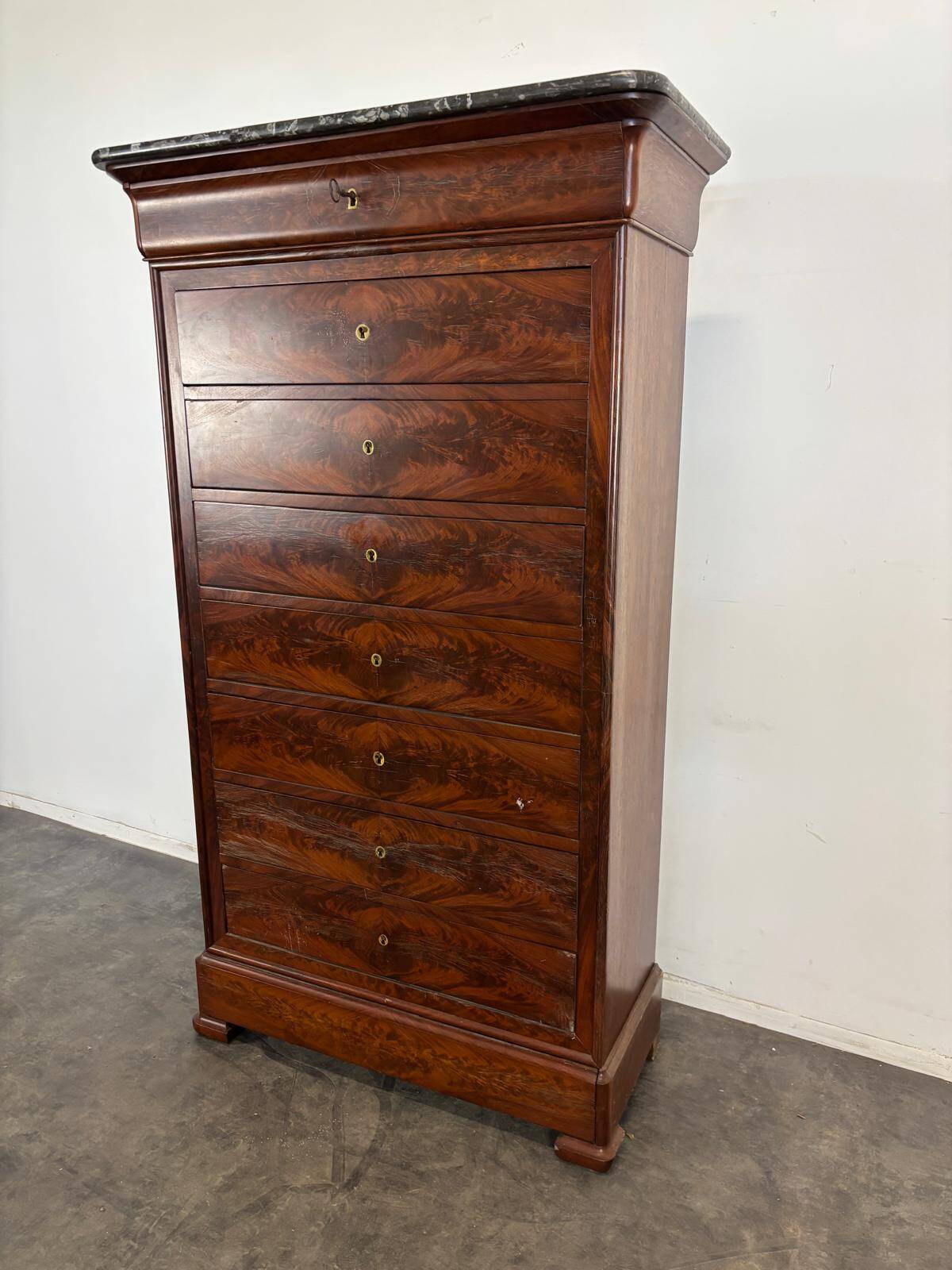 Chiffonier Louis Philippe en acajou flammé