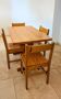 Table et chaises en pin massif, Mobilier de montagne modernistes