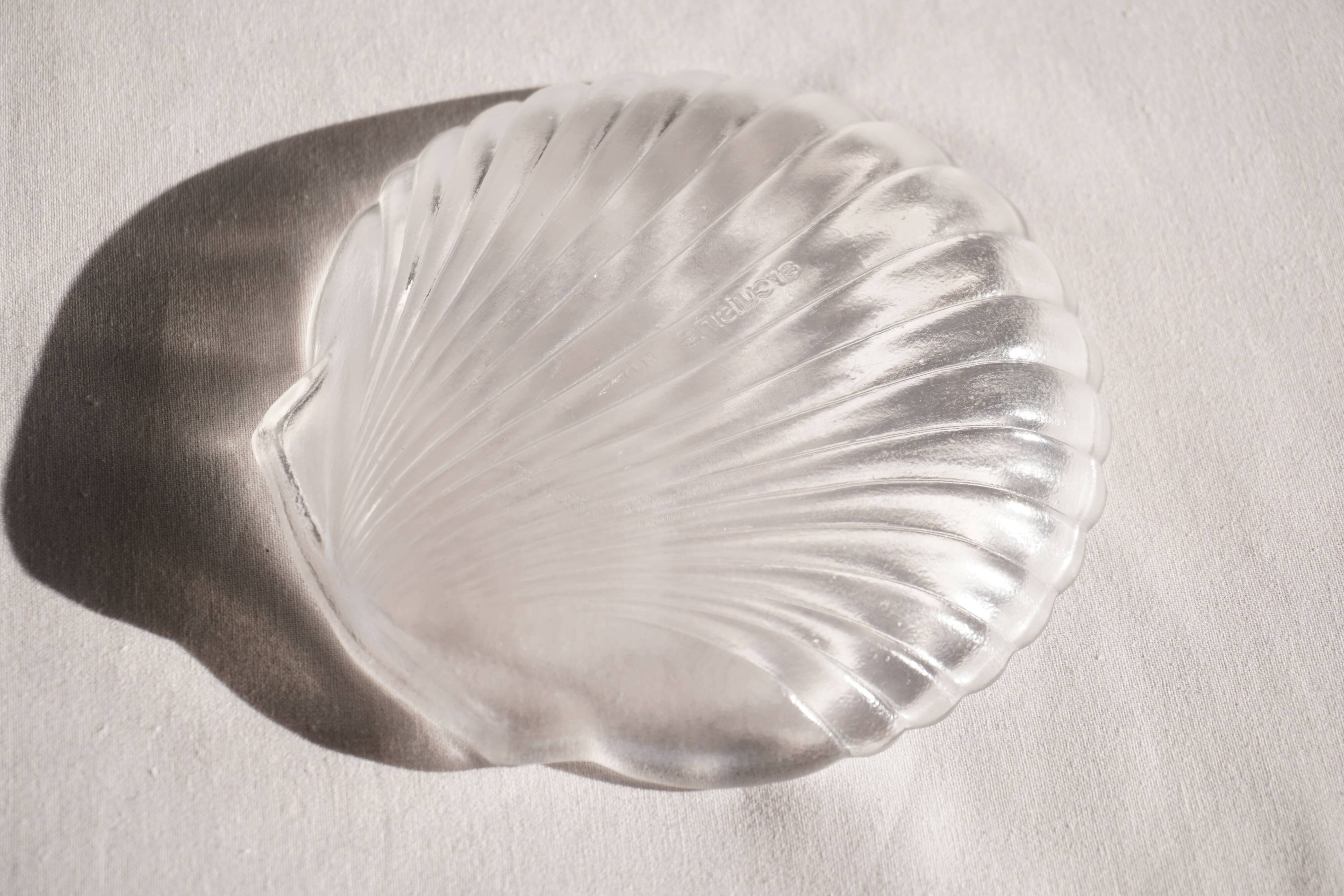 Glass scallop shell dish, Arcuisine France