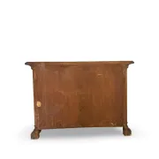 Elegant antique Italian chest of drawers, dating from the 20th century