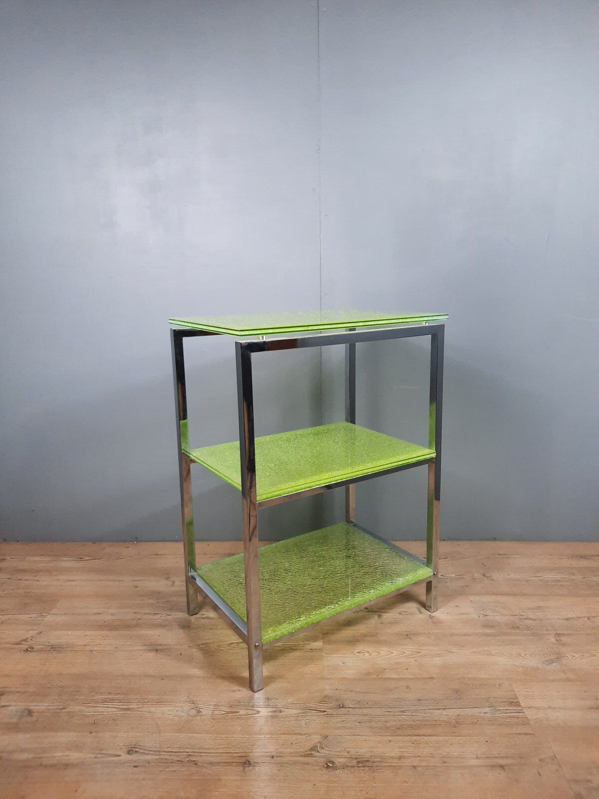 Shelf cabinet in broken tempered glass and metal