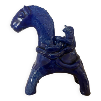 Cheval vintage en céramique barbotine bleu
