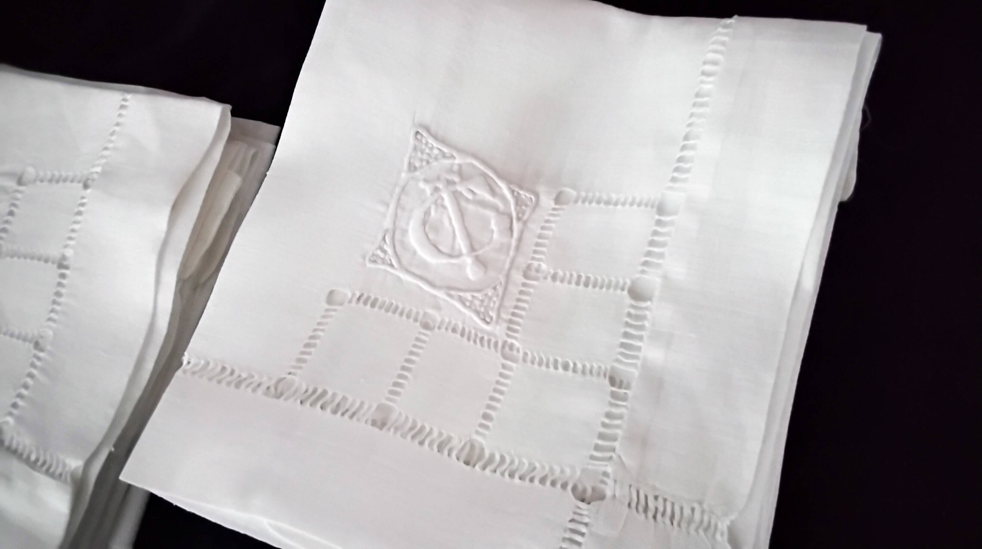 8 Linen napkins with openwork and monogram, size 51 x 57 cm