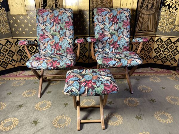 Paire de fauteuils poly confort et 1 repose- pieds