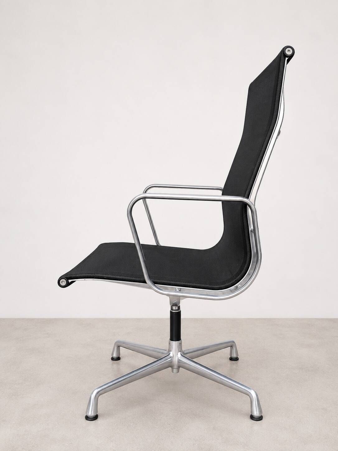 Charles Eames High-Back Aluminium Group Swivel Chair by ICF, Italy – Black
