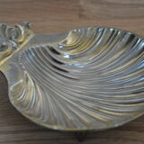 Empty-pocket scallop shell