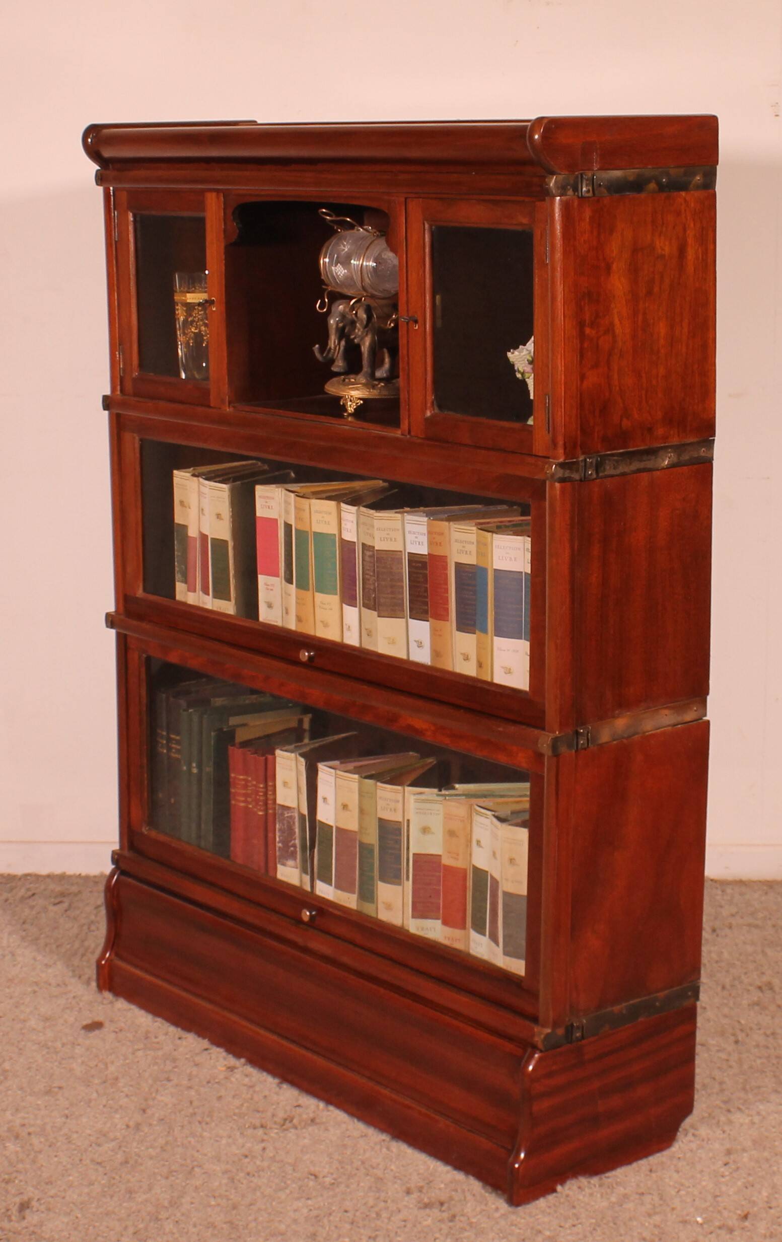 Globe Wernicke Library in Mahogany with 3 pieces and a small cabinet.