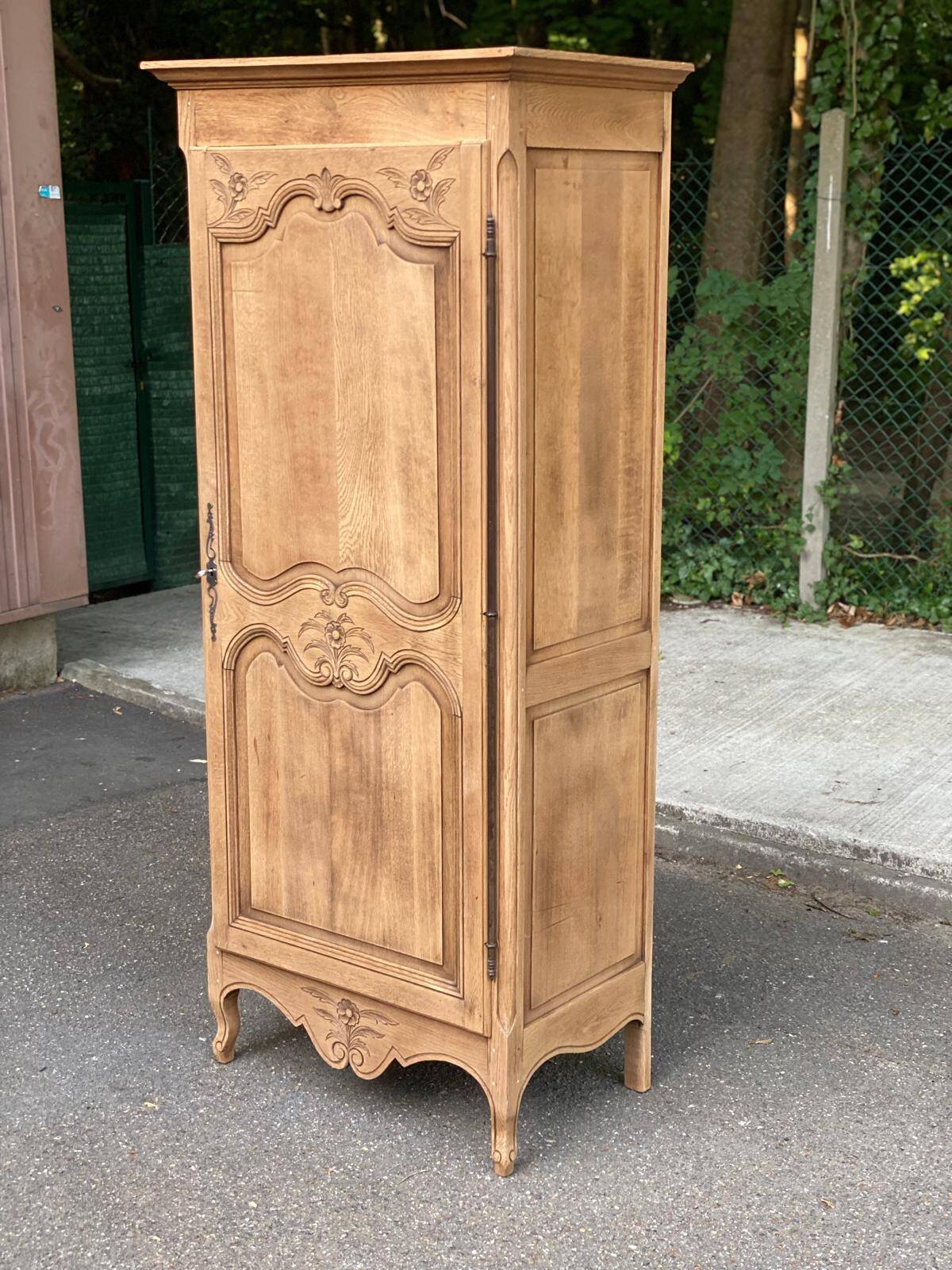 Louis XV boarding school wardrobe renovated in solid raw oak bonnetière