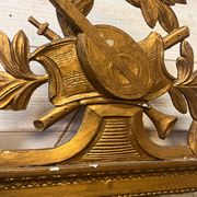 Miroir néoclassique en bois doré