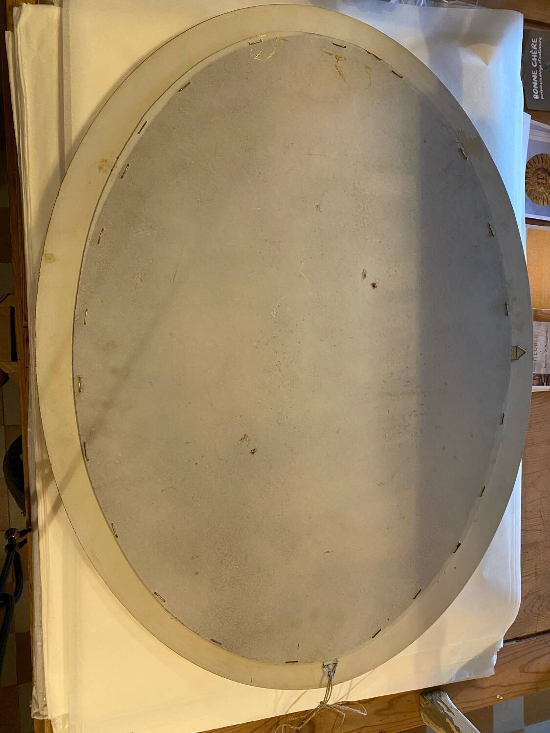 Oval mirror in white wood