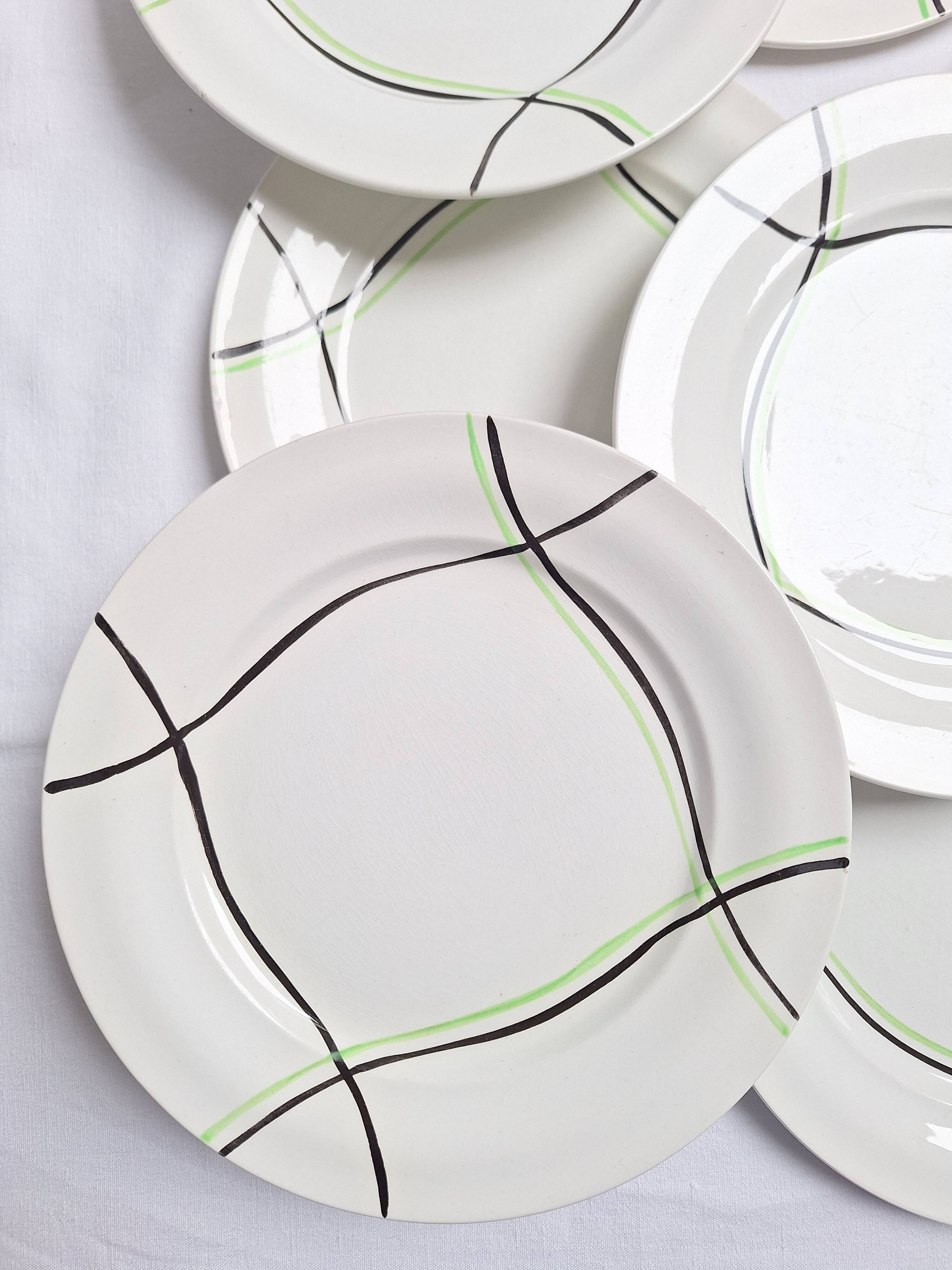Flat plates St Amand model Bayonne white, green and black.