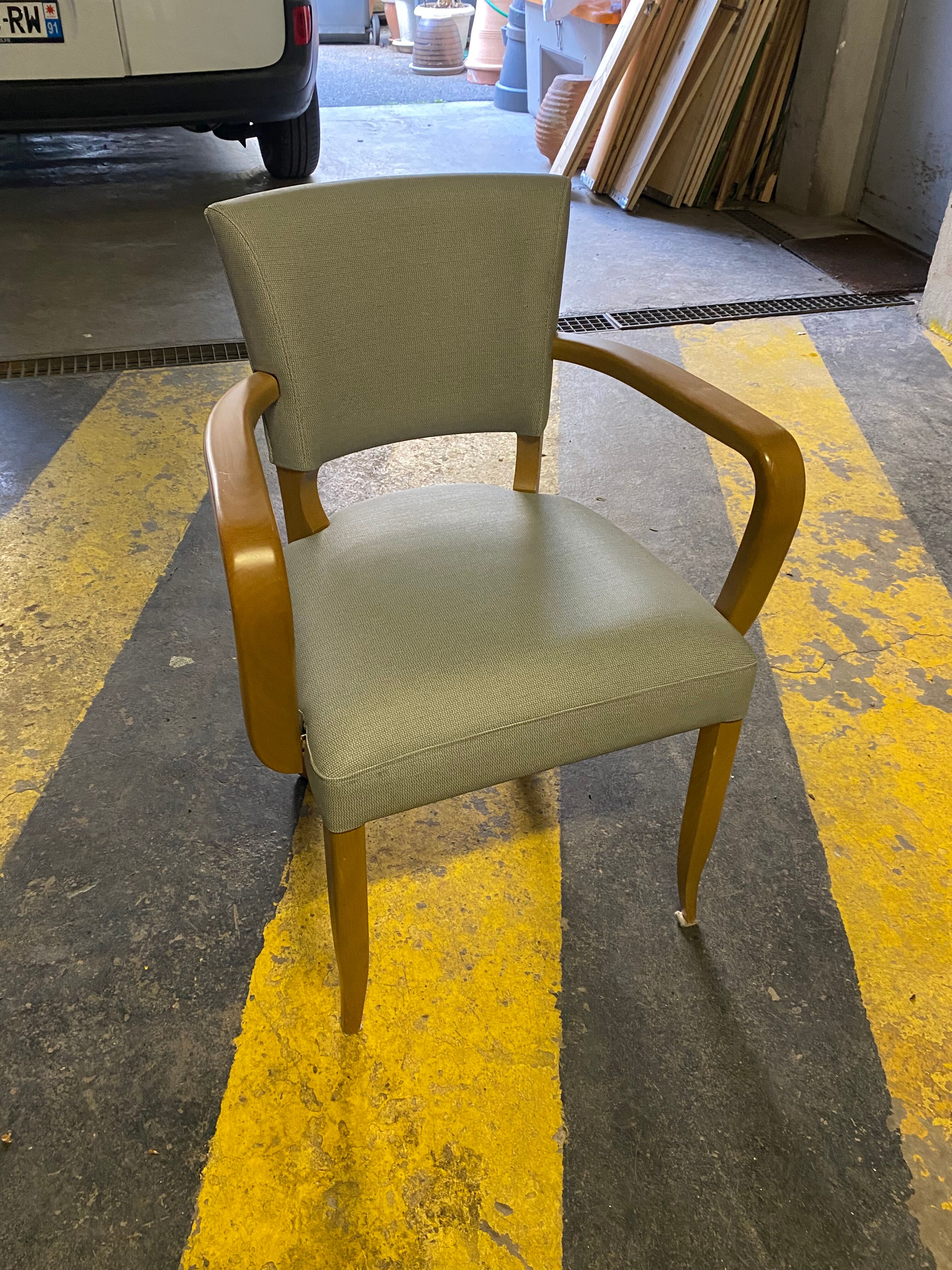 Rosello brand bridge chair