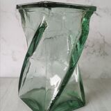 Vase design verre torsadé