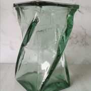Vase design verre torsadé