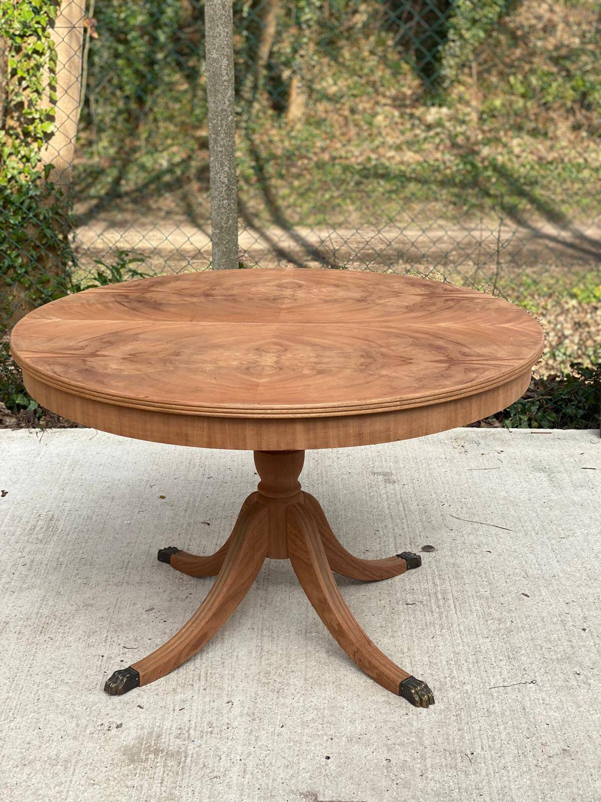 Extendable round dining table with central leg renovated in raw wood 205cm