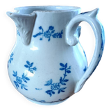 Pitcher with side handle
