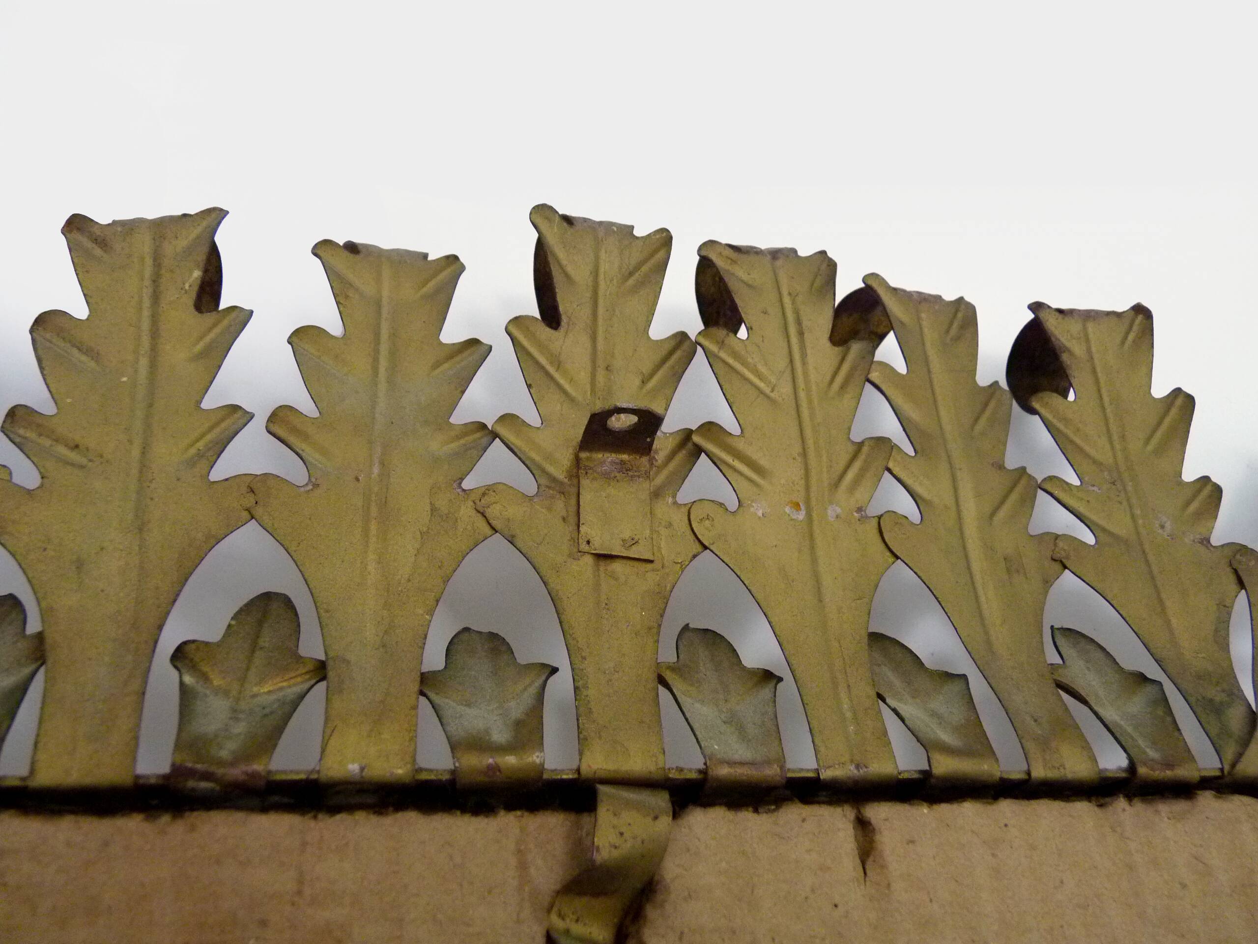 Old rectangular oak leaf mirror in gilded metal Spain 60 70