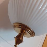 Suspension ancienne en opaline et laiton