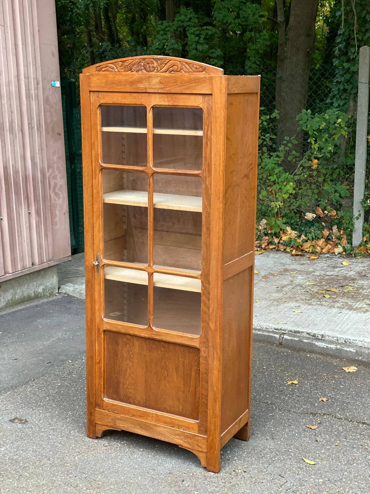 1960s Parisian Art Deco display case in solid oak