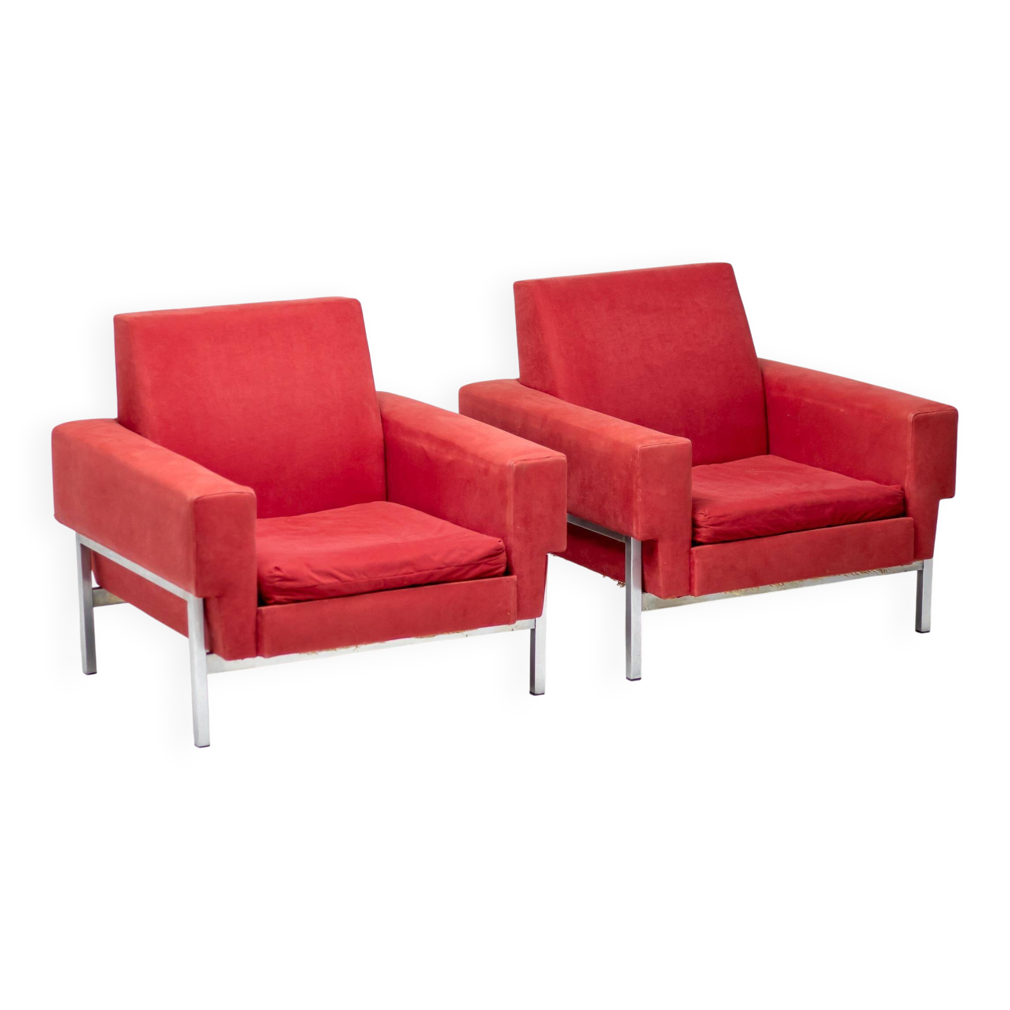 Red Kiushu armchairs by Saporiti characteristic of mid-20th century Italian modern design.