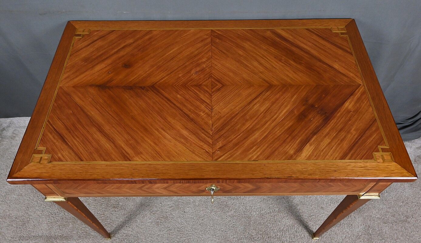 Small desk table in rosewood and rosewood marquetry, Louis XVI style – early 20th century.