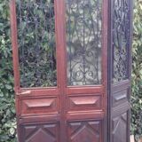 Porte d’entrée vitrée en chêne et grilles en fer, XIXème s.