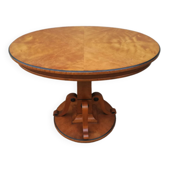 Oval pedestal table