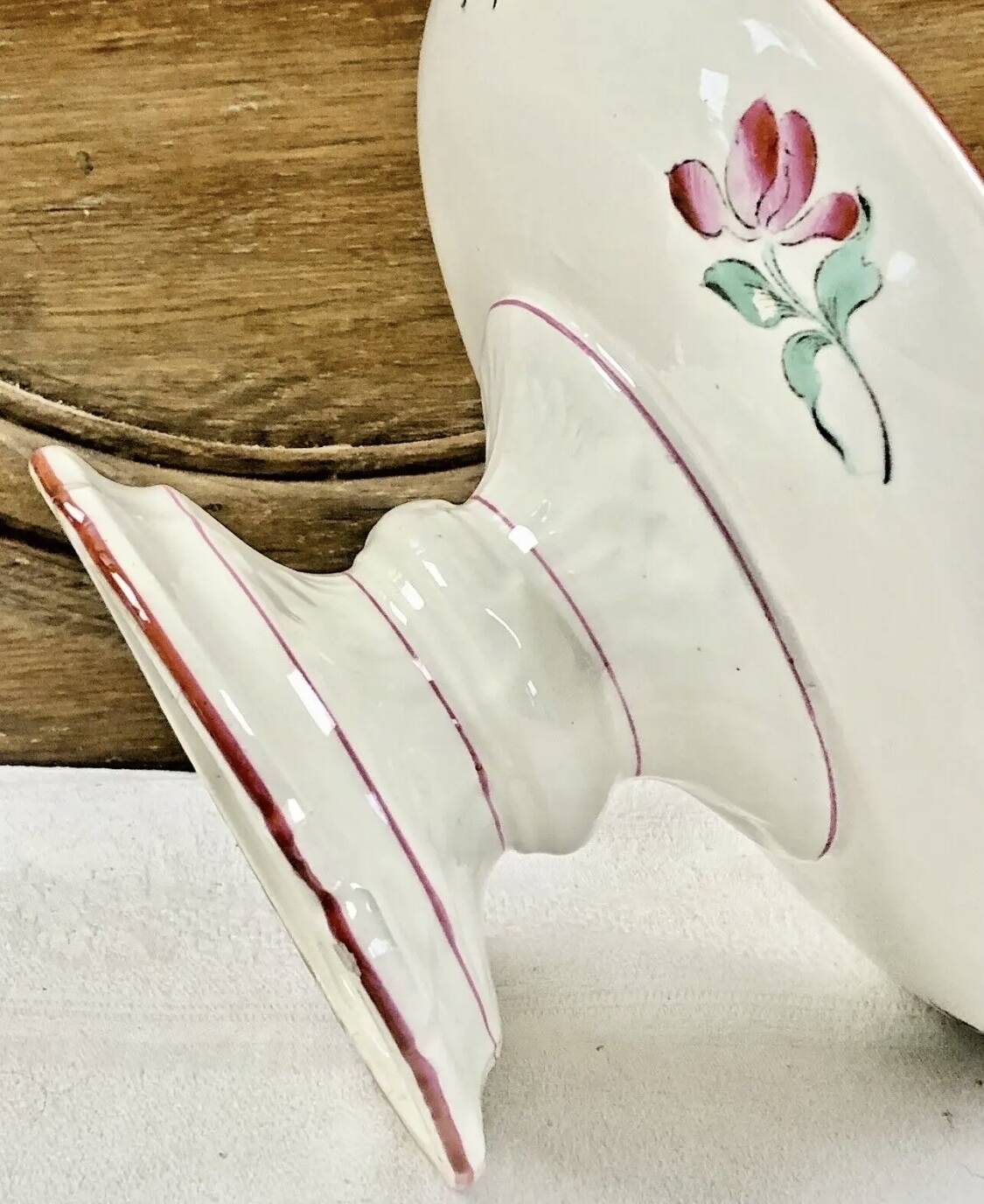 Compotier display on Luneville pedestal streetlight model