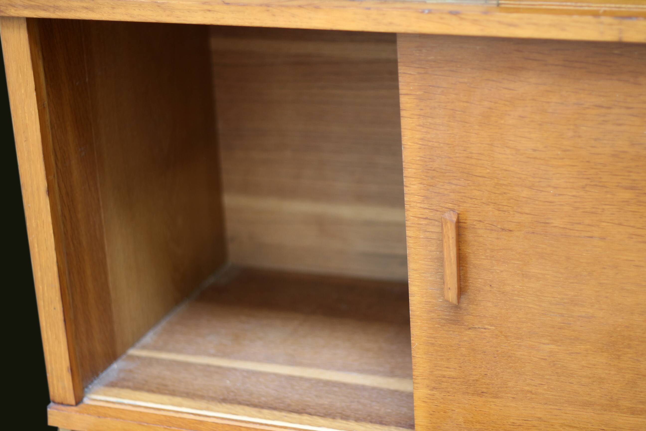 Adorable MD-type oak module from the 1950s.