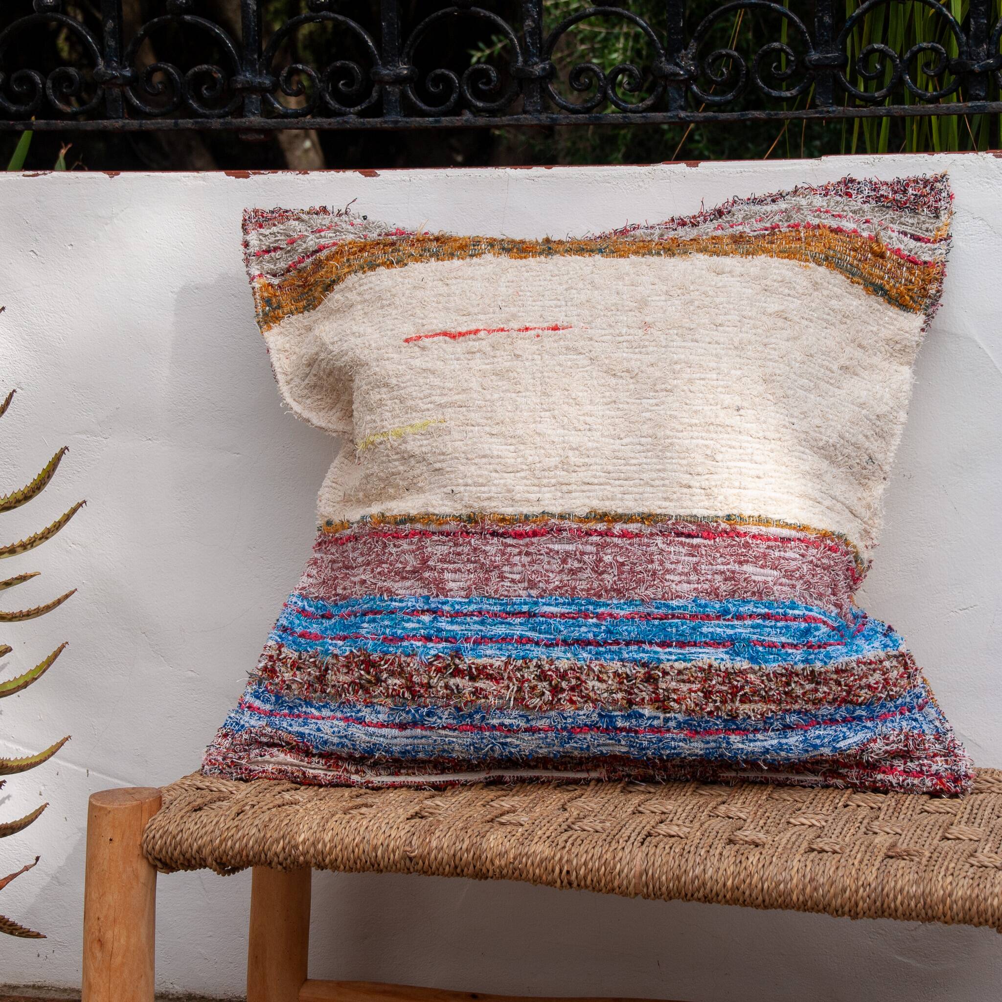 Housse de coussin artisanale en coton recyclé tissé main