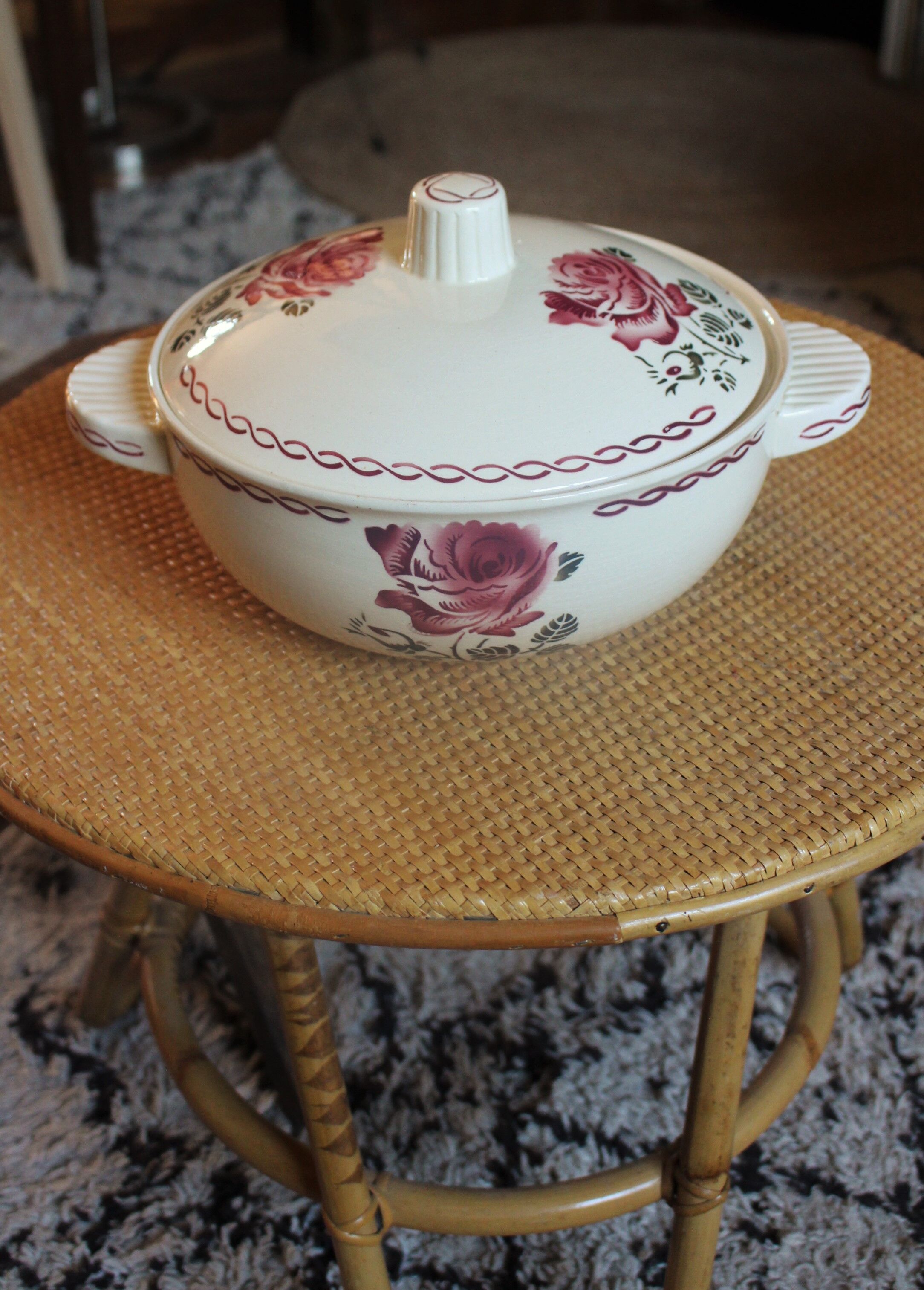 Soupière Germaine Badonviller art deco rose red black