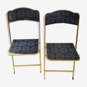 Suite de 2 chaises pliantes en velours et métal doré