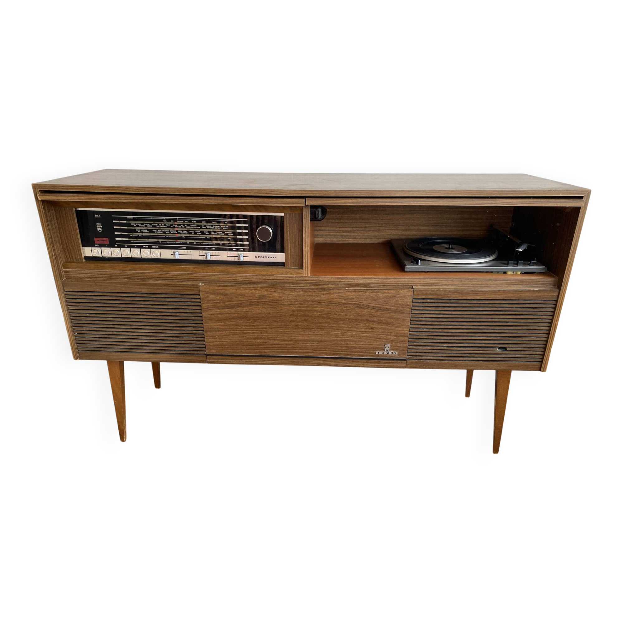 Vintage Grundig hi-fi furniture from the 60s/70s – radio & turntable inside