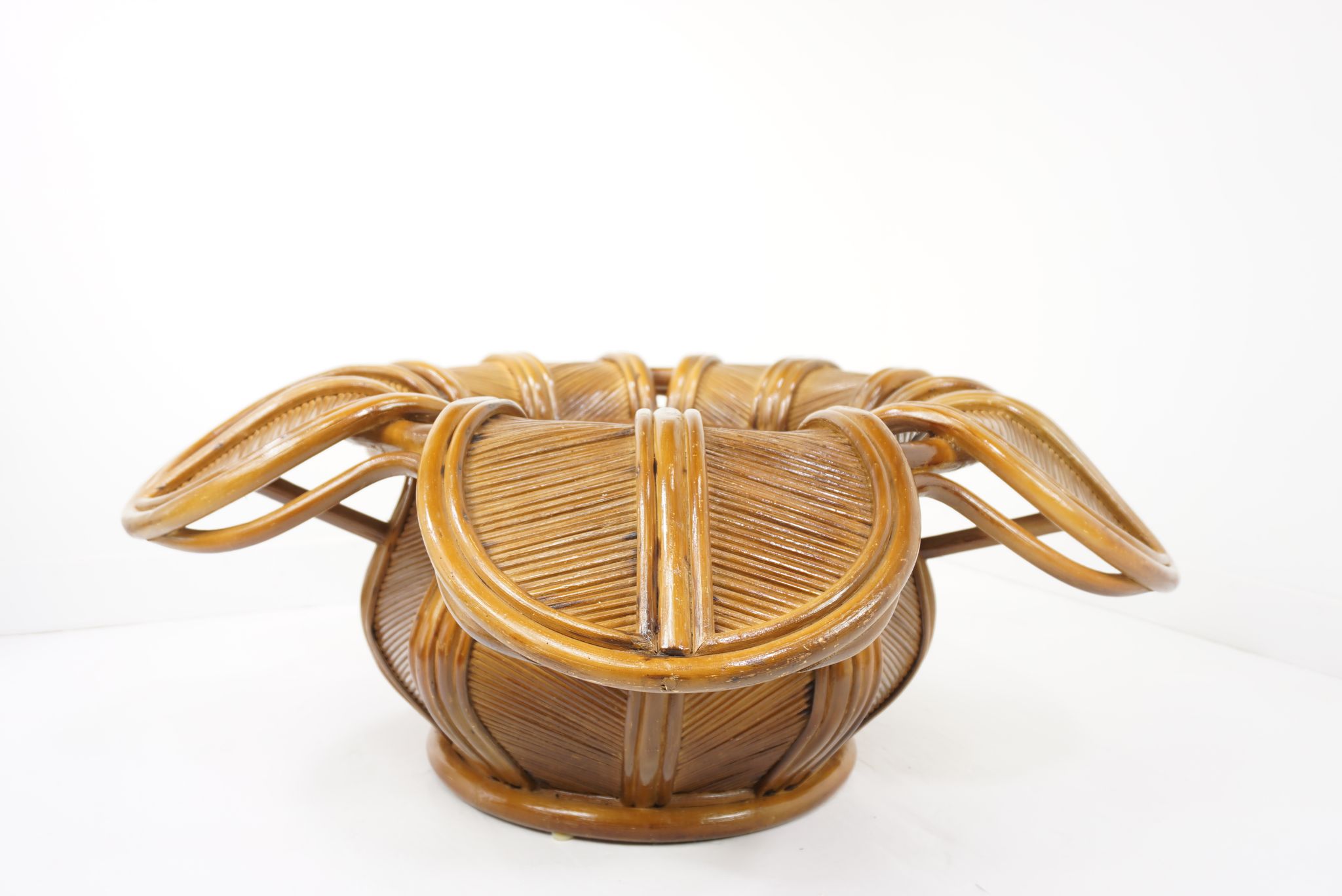 60s Italian design flower coffee table in rattan and glass marquetry