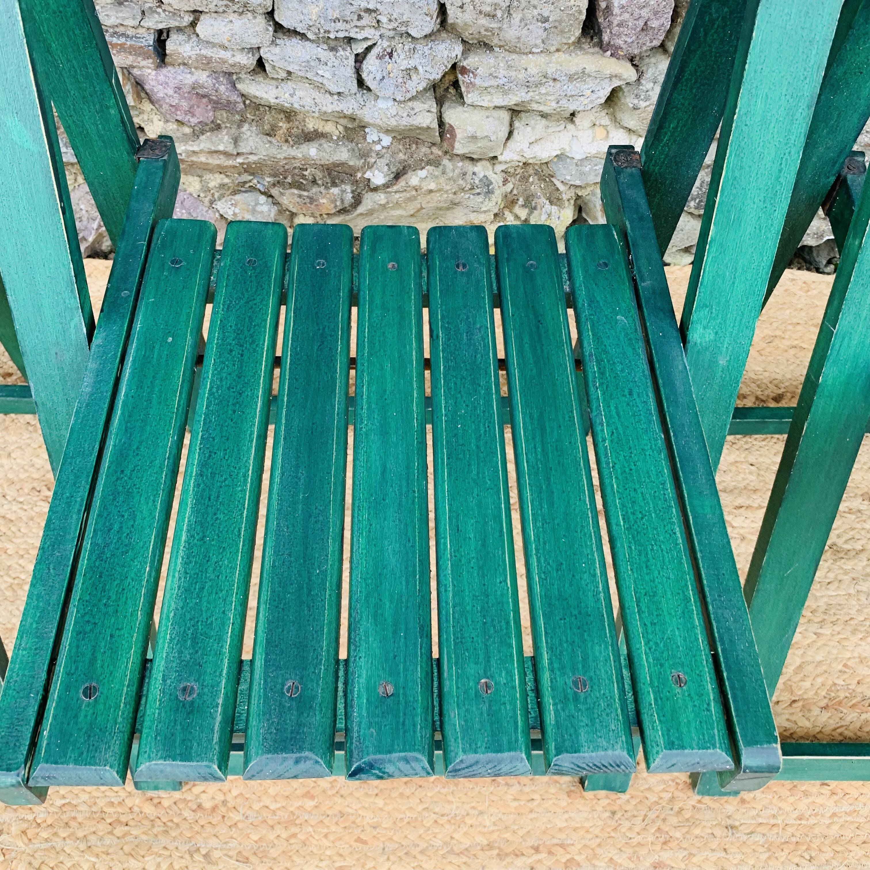 Set of 4 green folding chairs