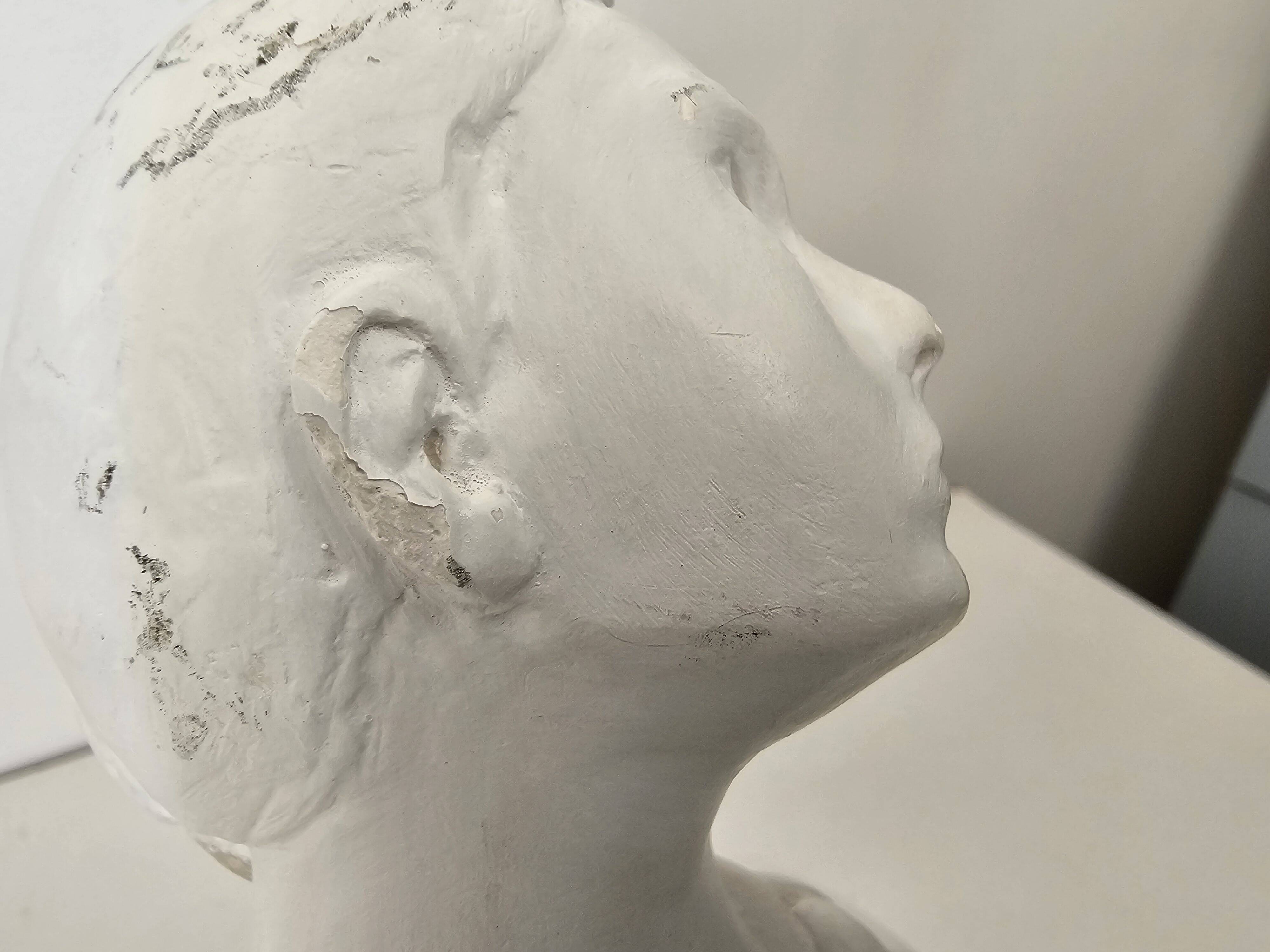 Sculpture plaster statue in the academic style representing the Venus de Milo Signed Dom