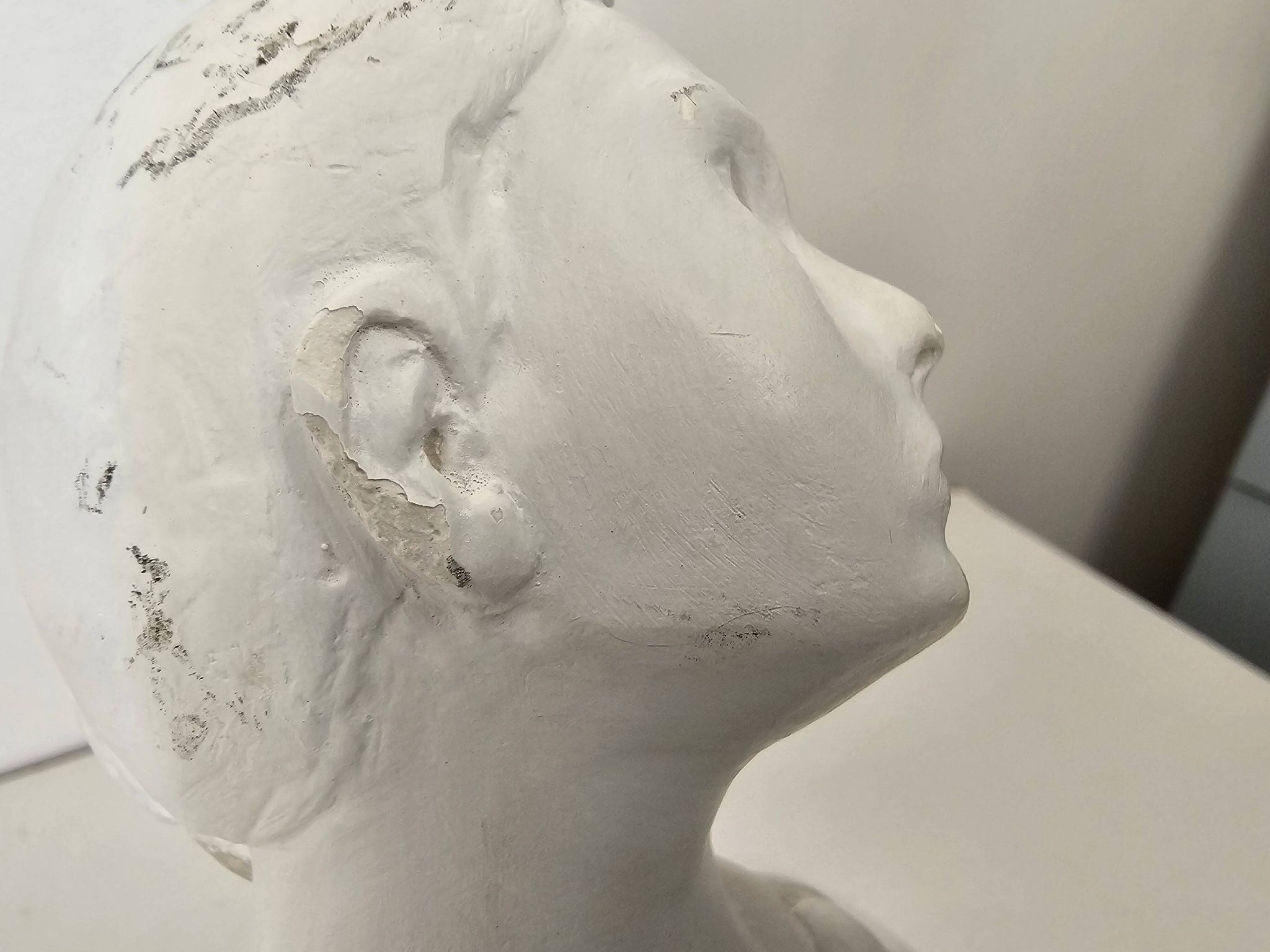 Sculpture plaster statue in the academic style representing the Venus de Milo Signed Dom