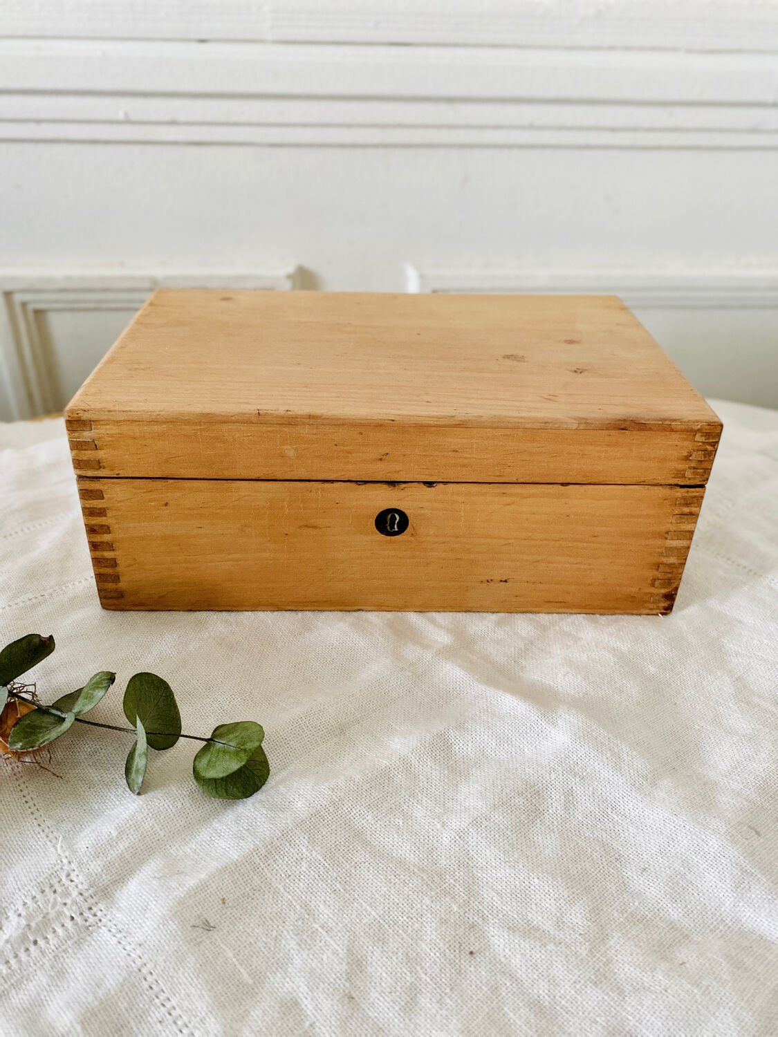 Small wooden storage chest box with keyless lid
