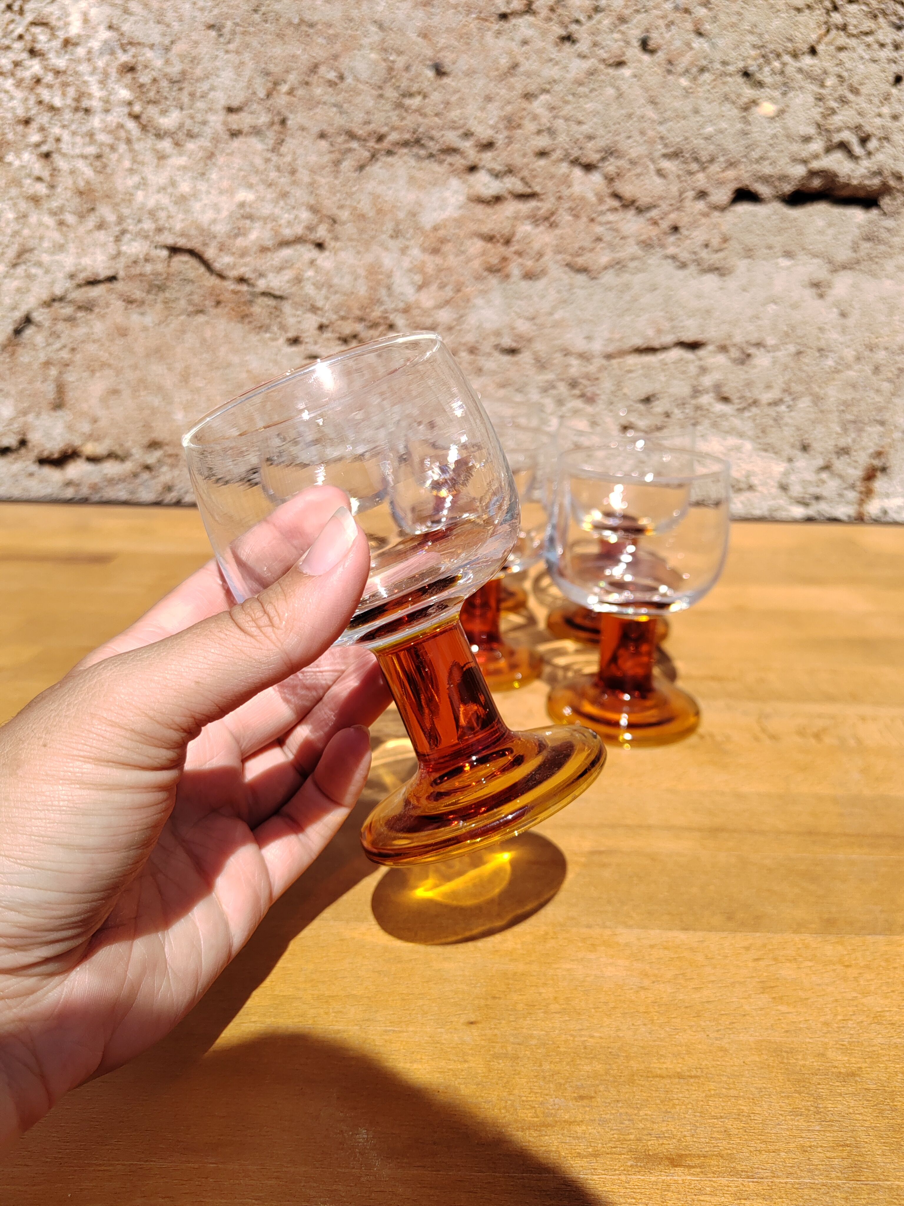 Suite of 6 wine glasses 70s