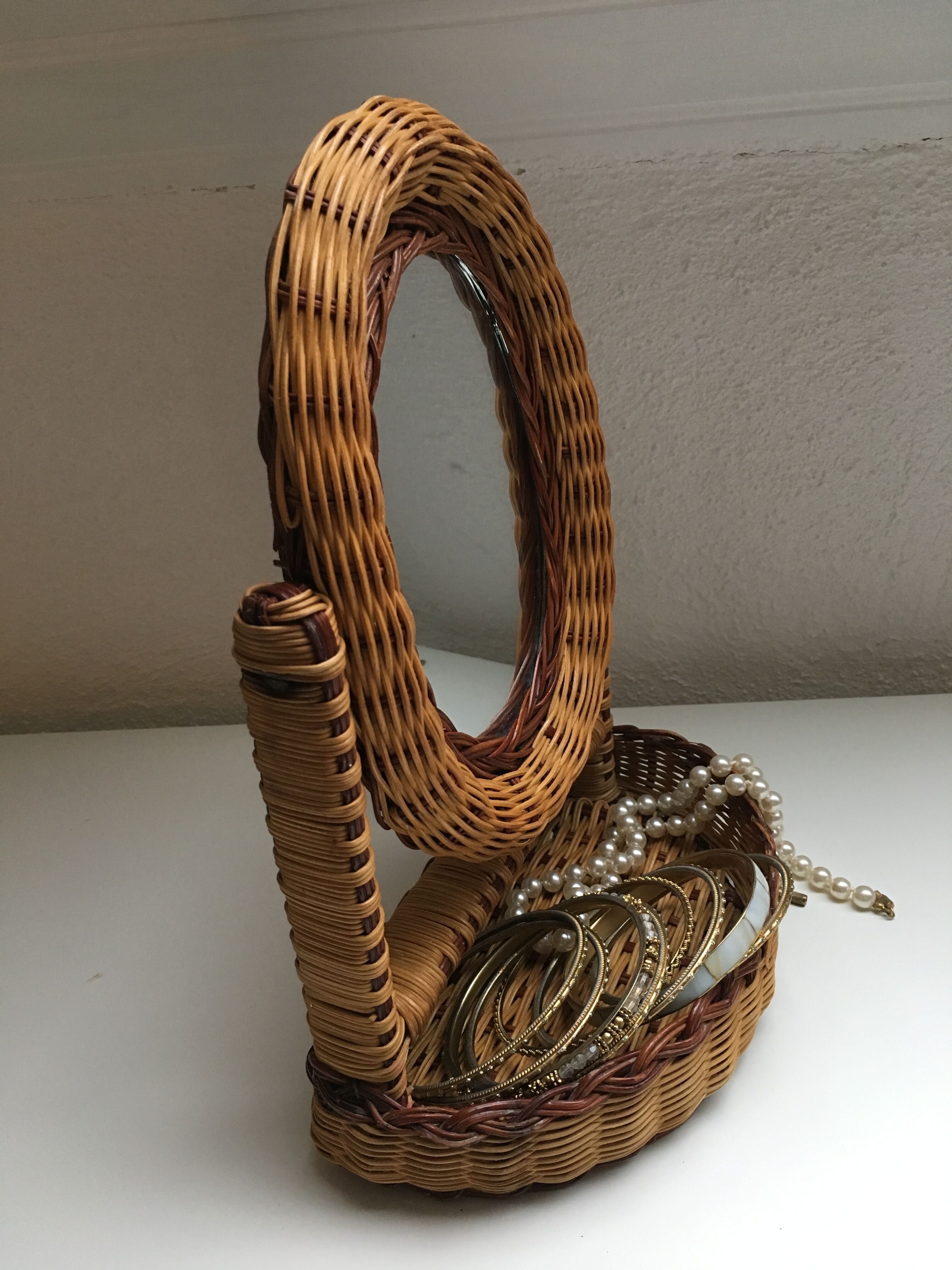 Table mirror in rattan 29 x 20 cm
