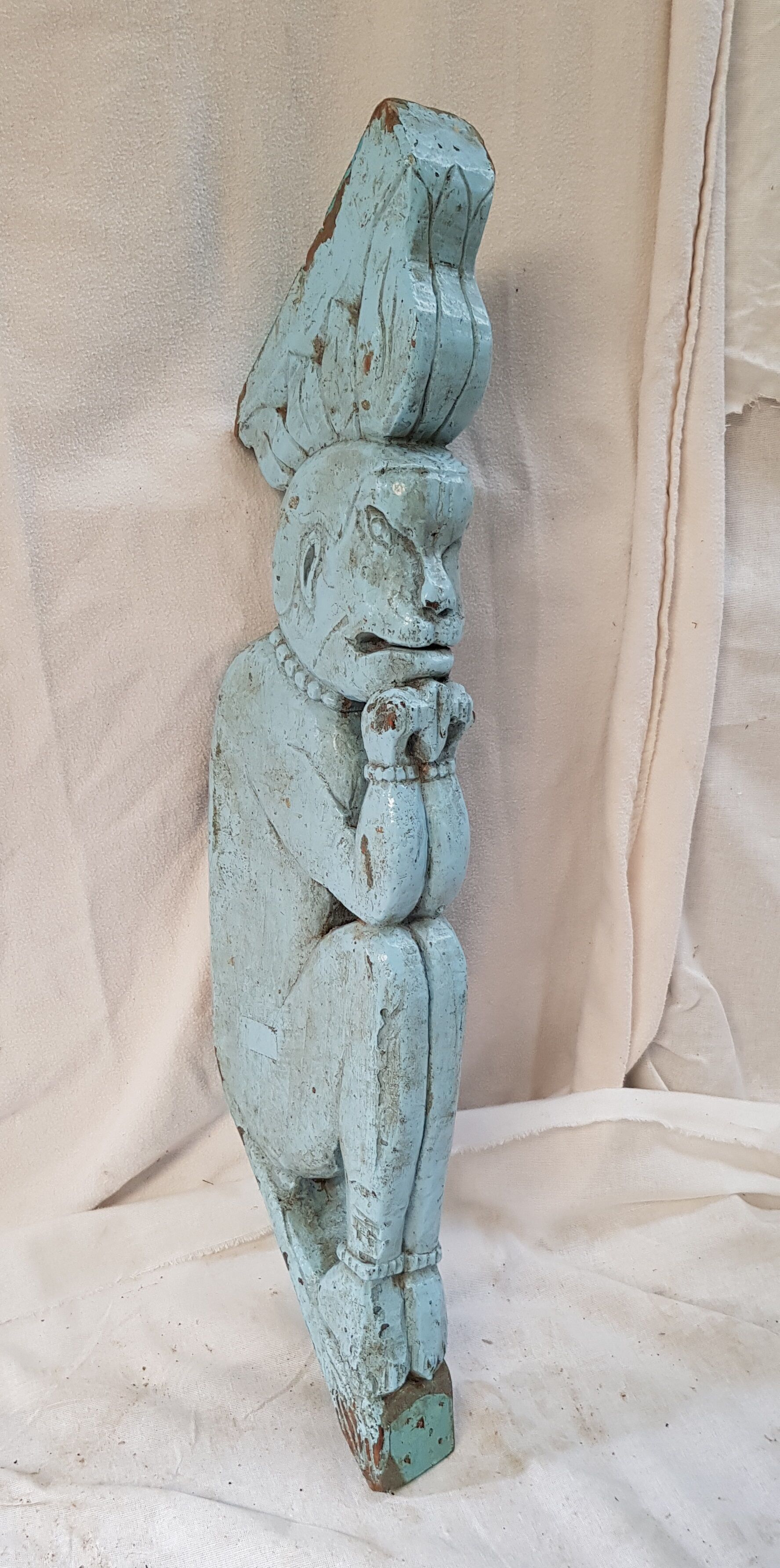 Ancienne potence sculptée en singe en teck