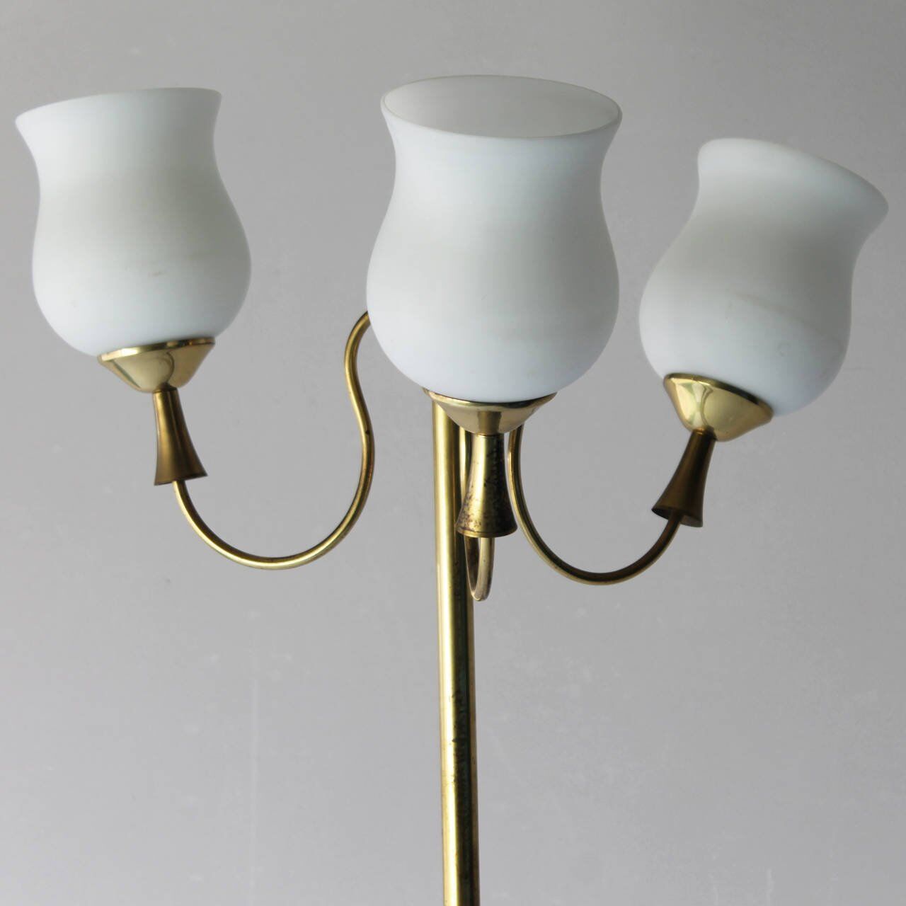 Elegant Italian floor lamp by Arredoluce