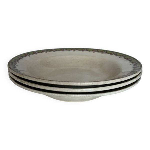 3 assiettes creuses anciennes en terre de fer