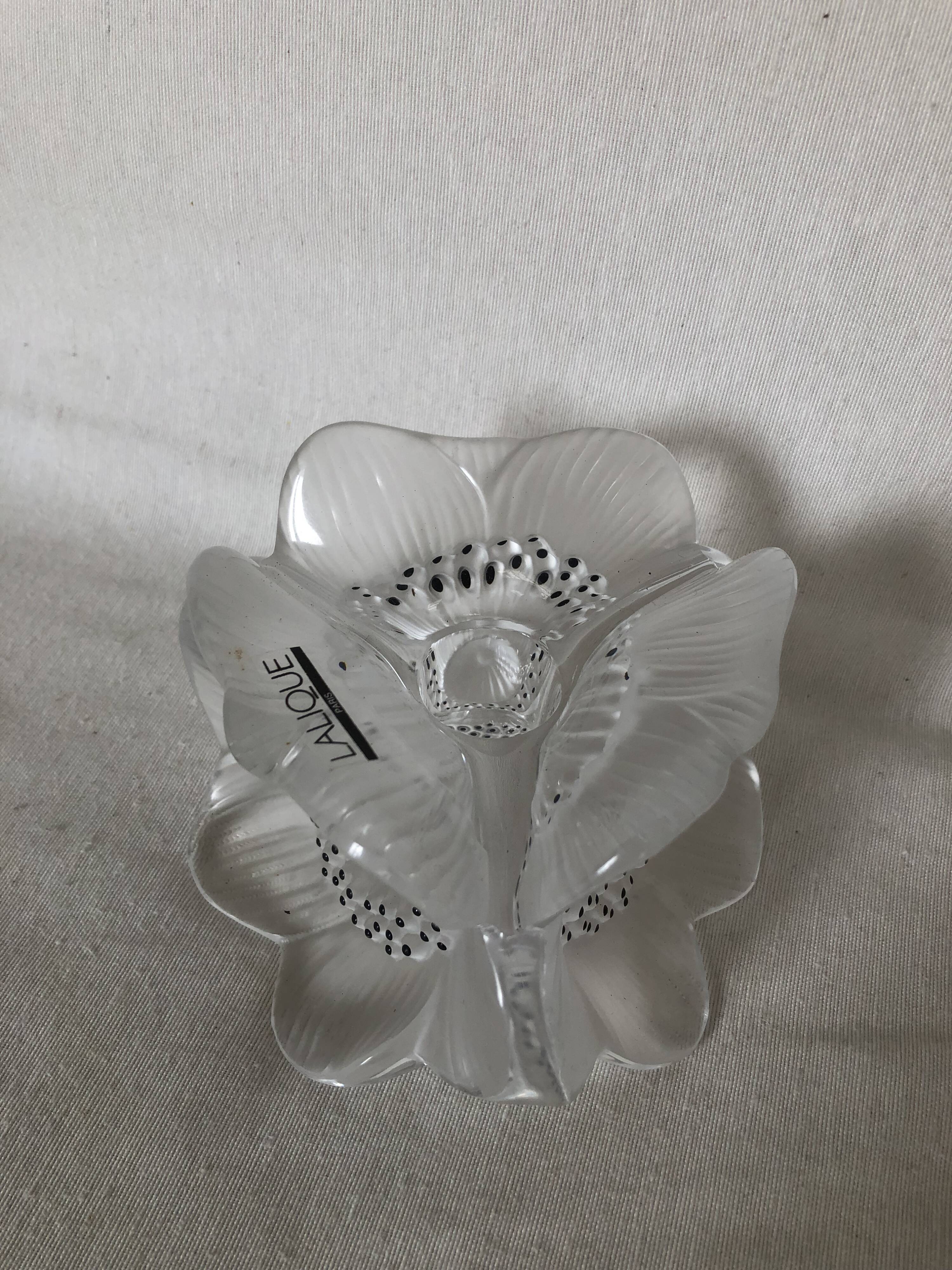 Crystal candlestick LALIQUE, three anemone flowers
