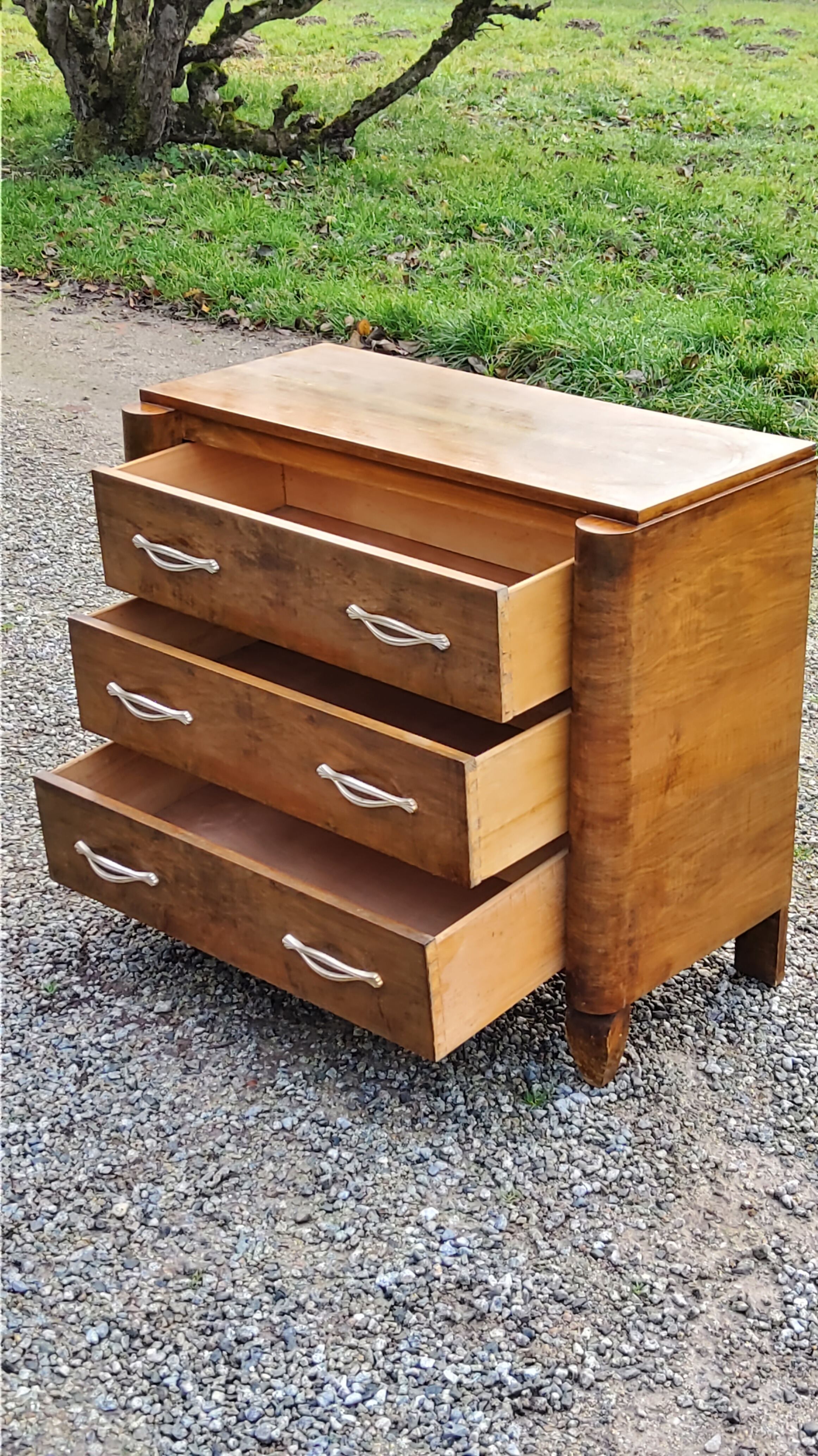 Art Deco chest of drawers from the 30s-40s in walnut 3 drawers