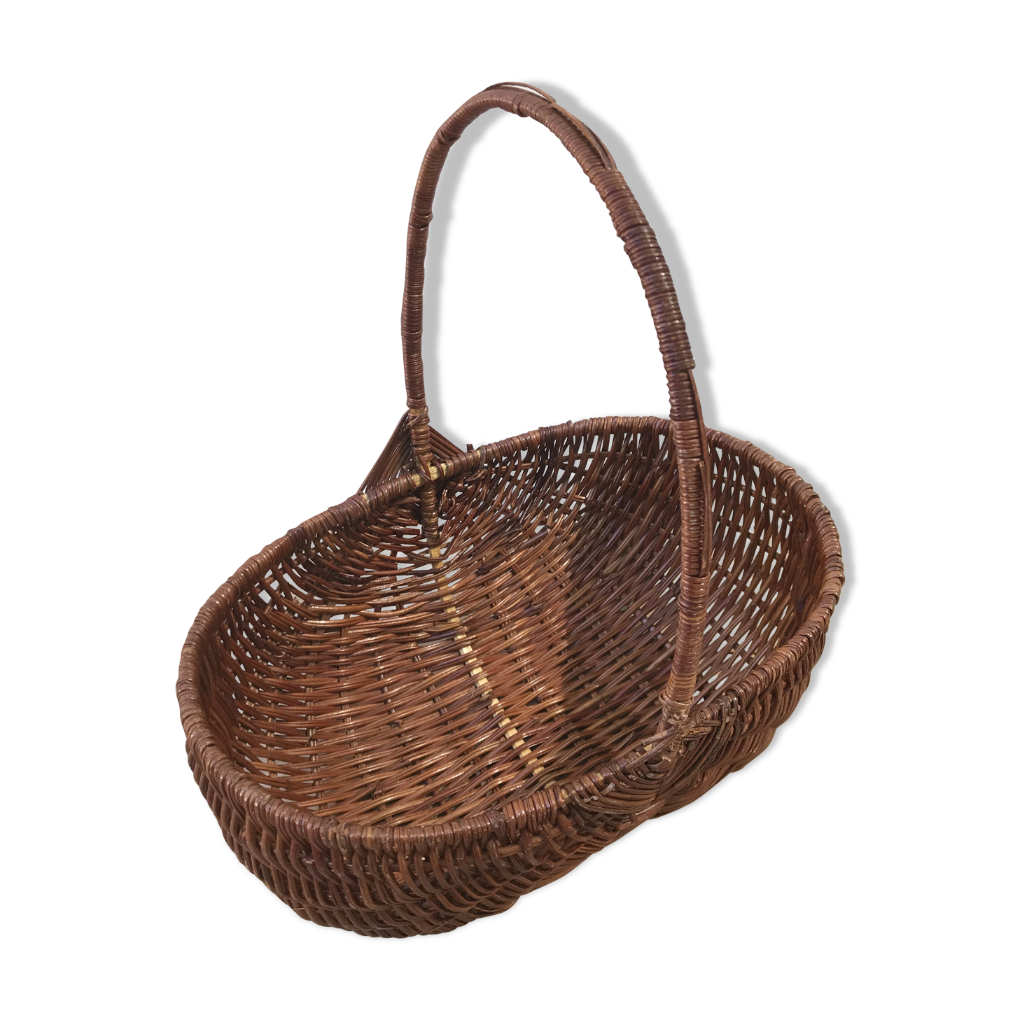Former collection in braided wicker rattan with cove decoration vintage basket