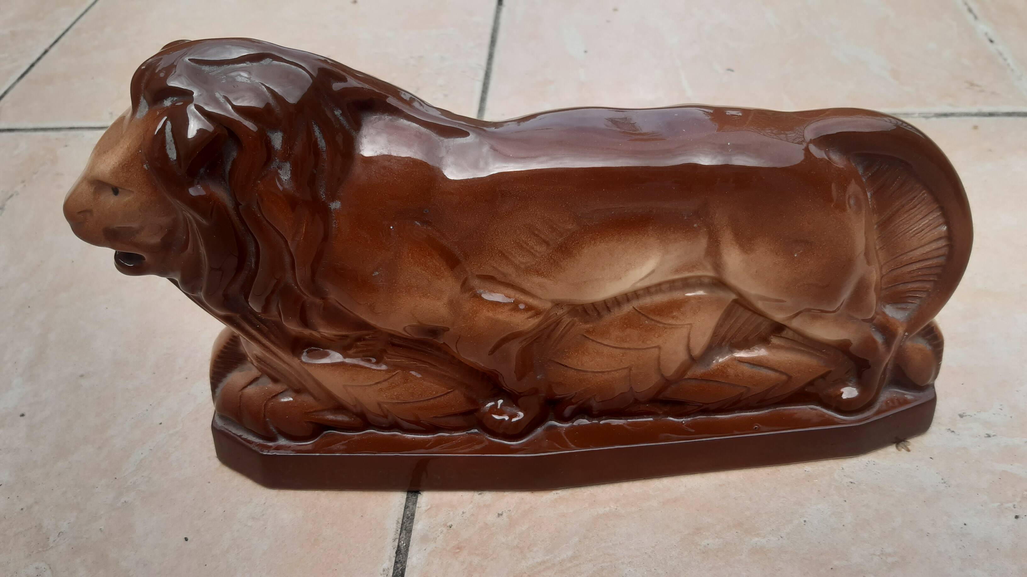 Lion stylized art deco earthenware of Saint Clement